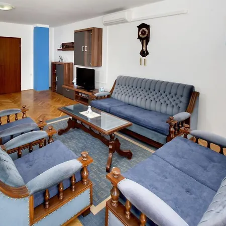 Elena Apartment *